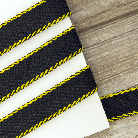 Тесьма ременная (стропа) PEGA черная с желтыми краями, 20 мм. Арт 836790120DT002    