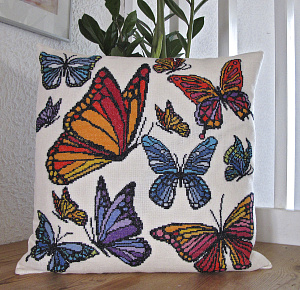 Набор для вышивания подушки: "Бабочки"