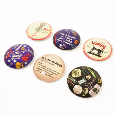 Набор магнитов стеклянных с изображением швейных сюжетов. Арт N4367/1