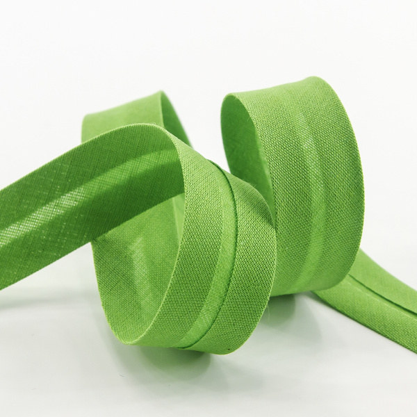 Косая бейка хлопок/полиэстер 20 мм, 25 м, цвет 62, Майская зелень. Арт 6120-20мм-62            