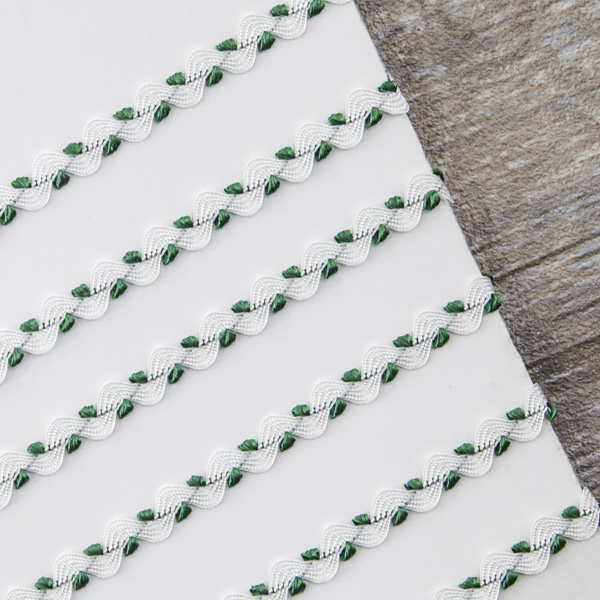 Тесьма PEGA тип вьюнчик, белый с зеленым, 7 мм. Арт 841512221DA004