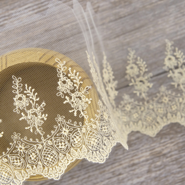 Вышивка на тюле, 91 мм, цвет экрю. Арт I661/02