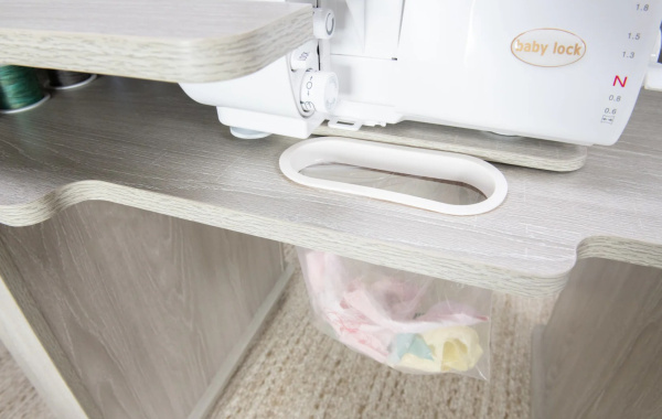 Стол раскладной SERGER CENTER для шитья на оверлоке. Арт KLA.SC-W001