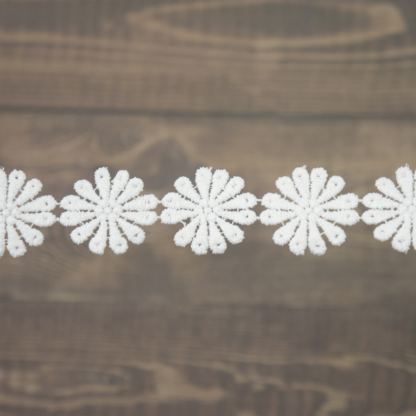 Кружево гипюр, 28 мм, цвет белый, 100% полиэстер, 3,5 м. Арт G-4988.212
