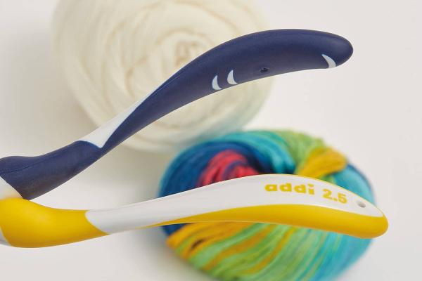 Крючок, вязальный с эргономичной пластиковой ручкой addiSwing Maxi №4, 17 см. Арт 141-7/4-17