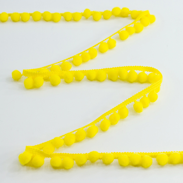 Тесьма с помпонами, диаметр 10 мм, цвет жёлтый. Арт PA-18-col.117