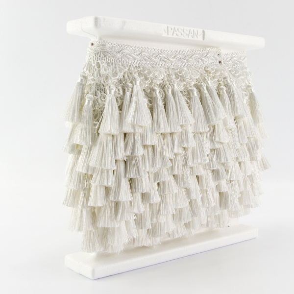 Тесьма с кисточками декоративная PASSAN цвет белый. Арт BPK - 019-col.PE - 57
