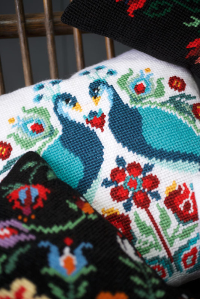 Набор для вышивания подушки "Павлины". Арт PN-0167708