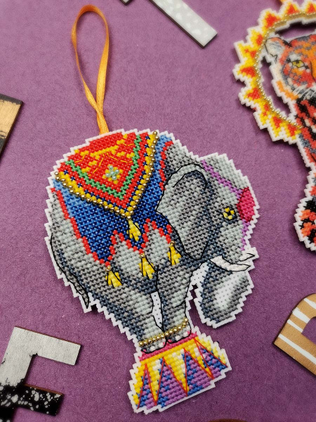 Набор для вышивания на пластиковой канве "Шапито". Арт 23.001.13