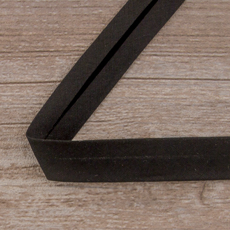 Косая бейка хлопок/полиэстер, 18 мм, 25 м, цвет 01, черный. Арт 6120-18мм-01