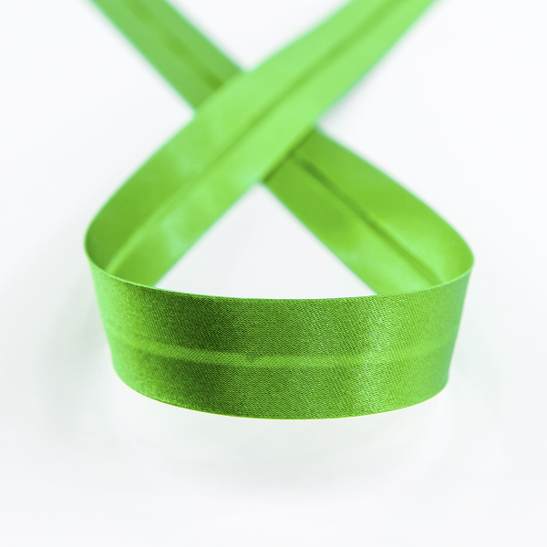 Косая бейка атласная 20 мм, 25 м, цвет 62, майская зелень. Арт 6260-20мм-62            