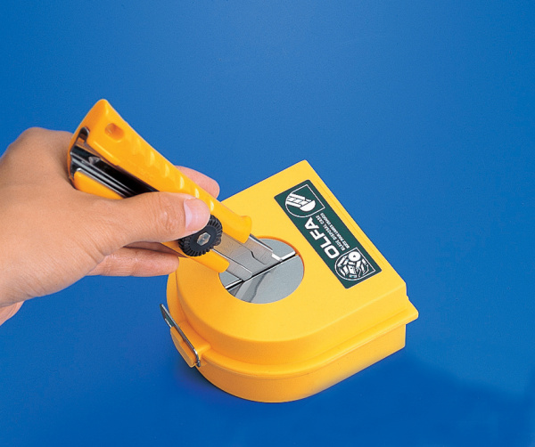 Контейнер для отработанных лезвий Olfa. Арт DC-2