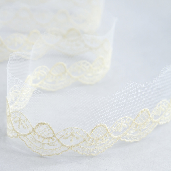 Вышивка на тюле, 36 мм, цвет экрю. Арт I644/02