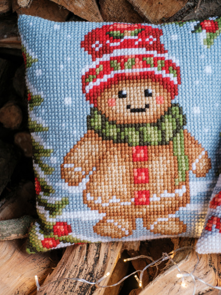 Набор для вышивания подушки "Пряничный человечек". Арт PN-0214122