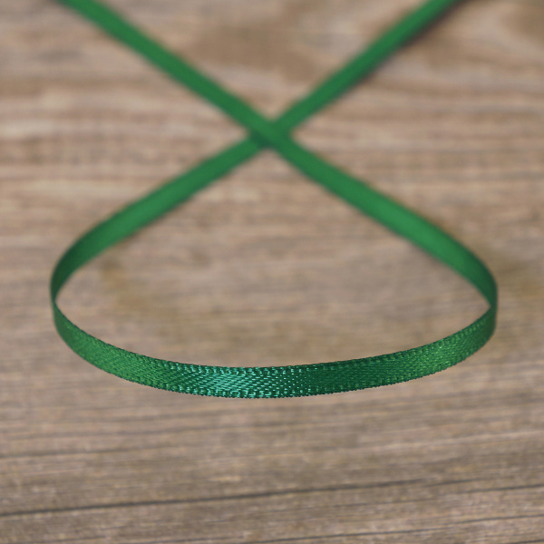 Лента атласная на картонной катушке, цвет зеленый. Арт R10103/25