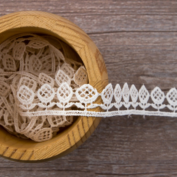 Вышитое шитье на батисте  IEMESA, 70 мм, длина 14 м, цвет белый. Арт I058/01