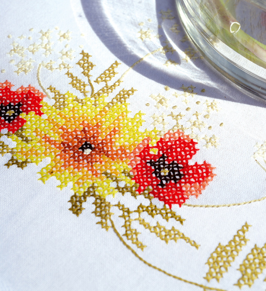 Набор для вышивания скатерти "Подсолнухи и маки" . Арт PN-0156859