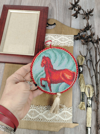 Набор для создания пинкипа "Красные кони". Арт 21.002.39