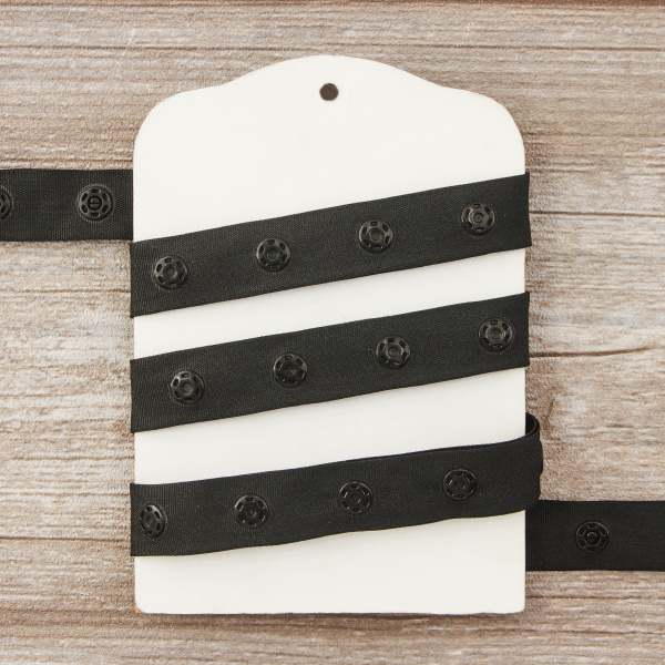 Тесьма пришивная с кнопками, 18 мм, 15 м, цвет 01 черный. Арт 4777-18мм-01