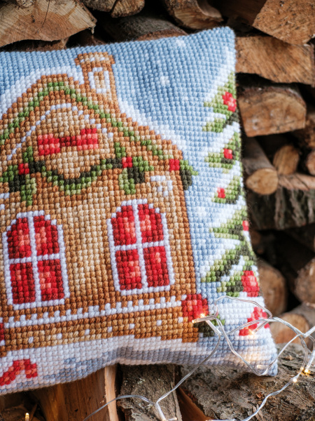 Набор для вышивания подушки "Пряничный домик". Арт PN-0214117