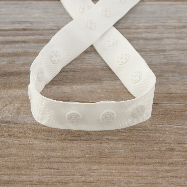 Тесьма пришивная с кнопками, 18 мм, 15 м, цвет 02 белый. Арт 4777-18мм-02