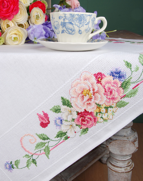 Набор для вышивания скатерти "Цветы и бабочки". Арт PN-0164423