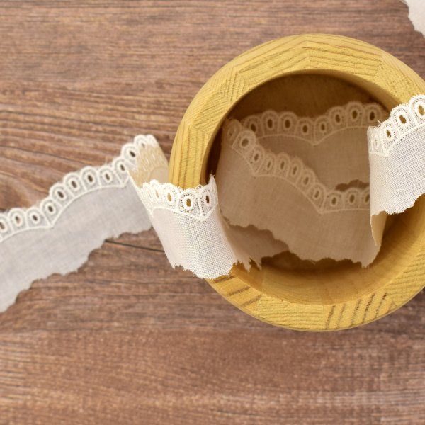 Шитье-вышивка на батисте, 20 мм, цвет белый. Арт 32084/01