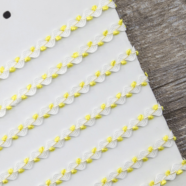 Тесьма PEGA тип вьюнчик, белый с желтым, 7 мм. Арт 841512221DA007