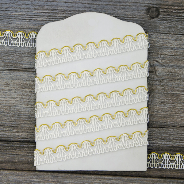 Тесьма PEGA тип отделочная, цвет белый с золотом, 15 мм. Арт 844153415DA001          