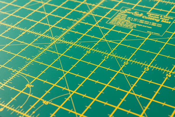 Мат для раскройного ножа двусторонний, миди, 457мм x 304мм, 18" x 12". Арт ER4092                  