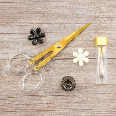 Швейный набор Hemline Gold в жестяном органайзере, размер S, 5 предметов. Арт PT.TINS.S.HG