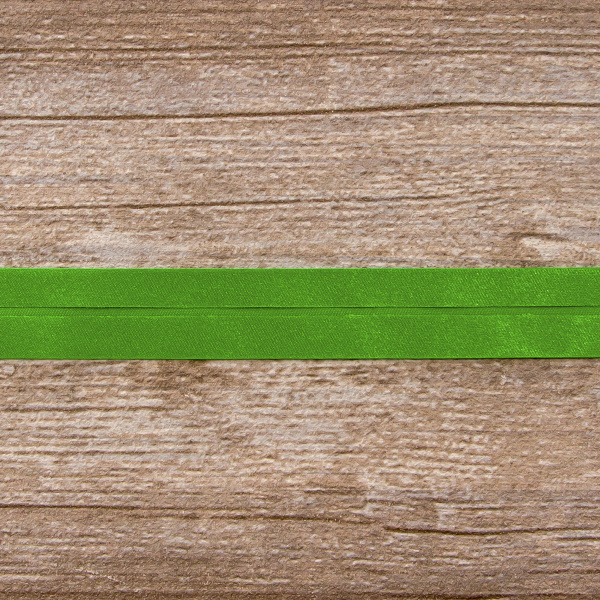 Косая бейка атласная 20 мм, 25 м, цвет 62, майская зелень. Арт 6260-20мм-62            