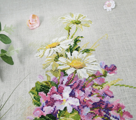 Набор для вышивания "Ромашки и фиалки". Арт 06.002.79