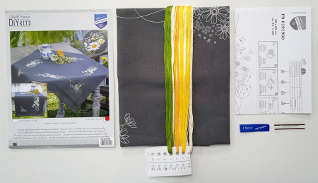 Набор для вышивания скатерти "Маргаритки" . Арт PN-0191960