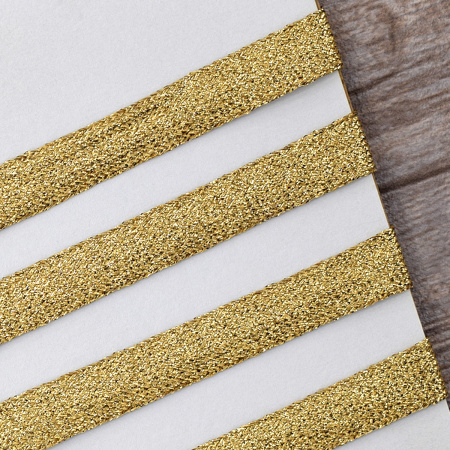 Тесьма PEGA уплощенная с люрексом, цвет золотой, 15 мм. Арт 881113941X7000          