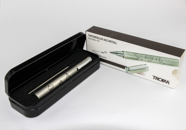 Ручка шариковая TROIKA "Мир в ваших руках". Арт PEN10/SI