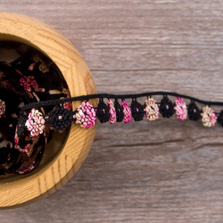 Мерсеризованное хлопковое кружево, 13 мм, цвет черный с бежево-розовым. Арт 3615/B4