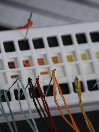 Органайзер PAKO для вышивальных игл на 50 ячеек, в комплекте 10 картонных вкладышей. Арт 700.050