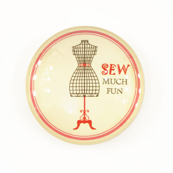 Набор магнитов стеклянных с изображением швейных сюжетов. Арт N4367/1