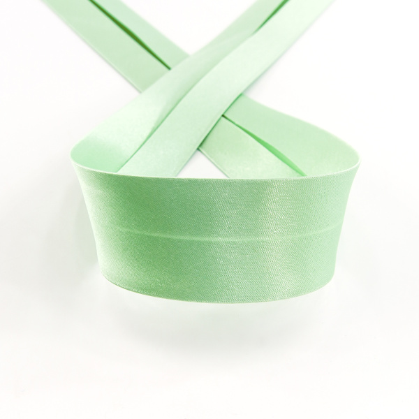Косая бейка атласная 30 мм, 25 м, цвет 35, светло-зеленый. Арт 6260-30мм-35            