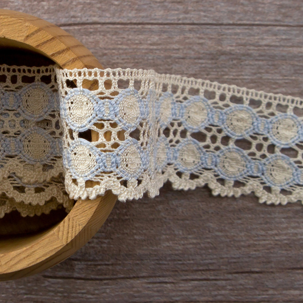 Мерсеризованное хлопковое кружево, 40 мм, цвет экрю с голубым. Арт 3680/98