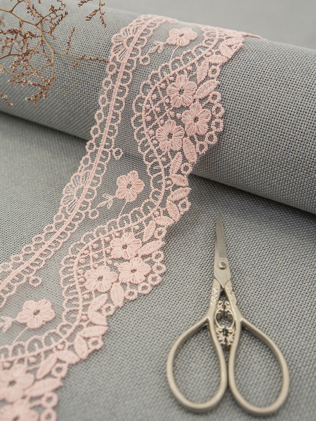 Кружево-вышивка на тюле, 65 мм, цвет бледно-розовый, 100% полиэстер, 3,5 м. Арт WT-30675.226