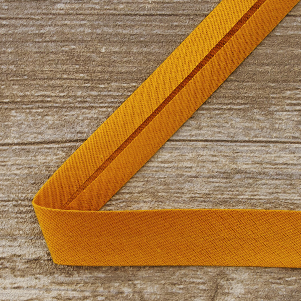 Косая бейка хлопок/полиэстер 20 мм, 25 м, цвет 106, светло-горчичный. Арт 6120-20мм-106           