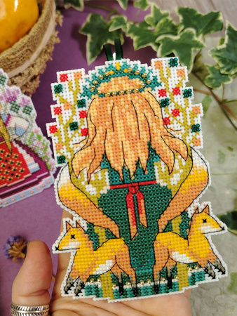 Набор для вышивания на пластиковой канве "Девы лета и осени". Арт 23.001.10