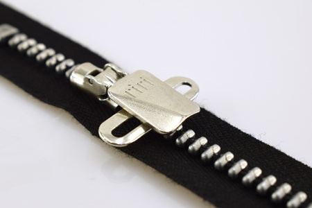 Зажим-клипса для регулирования объёма талии, ширина 20 мм, 10 см, цвет 2110, черный. Арт 9120250/10/2110      