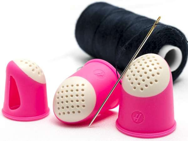 Пластиковые наперстки, 3 размера, 30 шт. в прикассом стенде. Арт 226P.DB