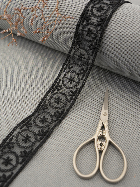 Кружево-вышивка на тюле, 33 мм, цвет черный, 100% полиэстер, 3,5 м. Арт T-2005.13