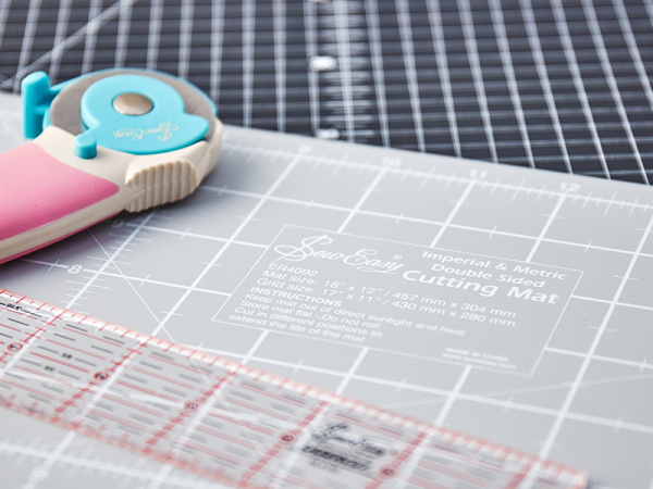 Мат для раскройного ножа, Medium (A3), 3 мм, двусторонний, цвет чёрный/серый, 43x28 см / 17x11". Арт ER4092.GB         