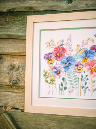 Набор для вышивания "Анютины глазки и травы" . Арт PN-0201936