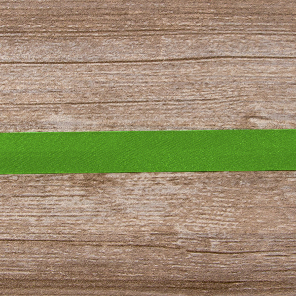 Косая бейка атласная 20 мм, 25 м, цвет 62, майская зелень. Арт 6260-20мм-62            